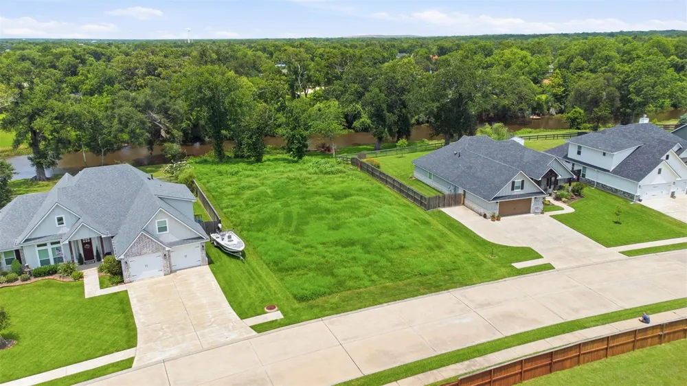 208 Creekside Lane Lake Jackson, TX 77566