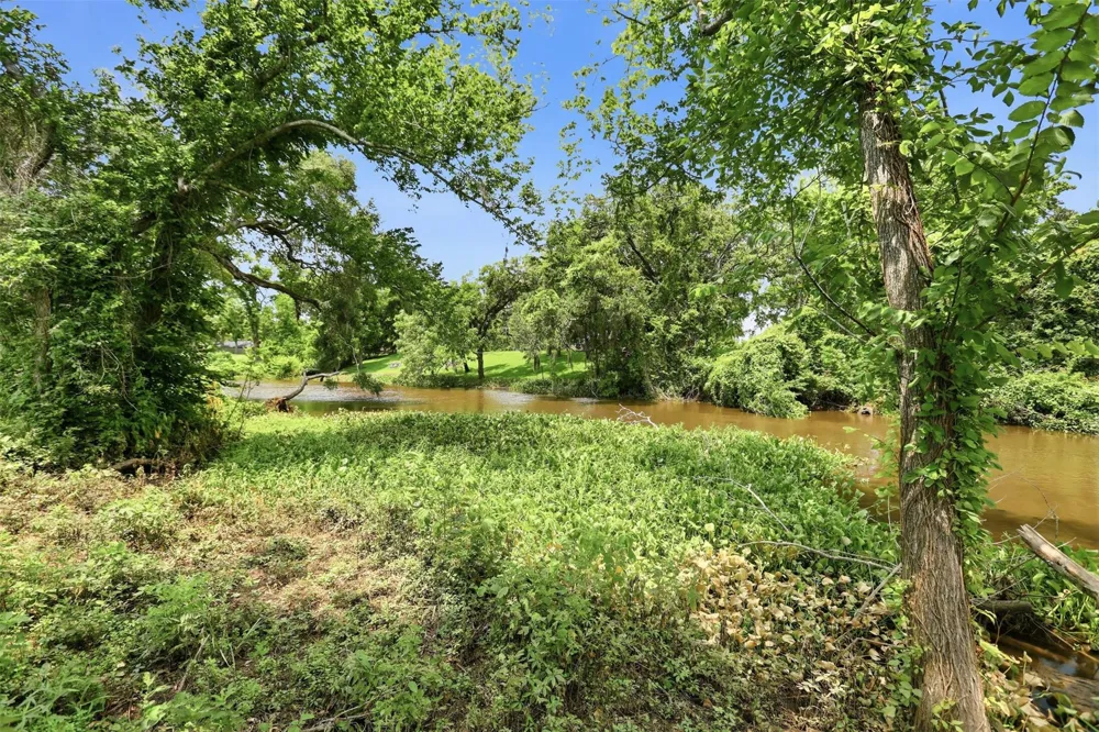 208 Creekside Lane Lake Jackson, TX 77566