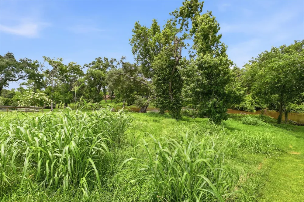 208 Creekside Lane Lake Jackson, TX 77566