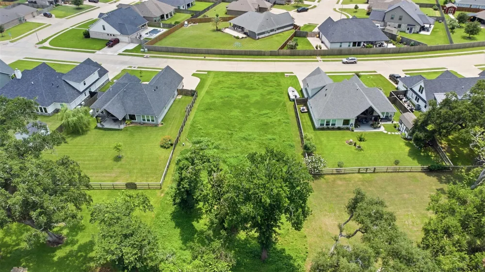 208 Creekside Lane Lake Jackson, TX 77566