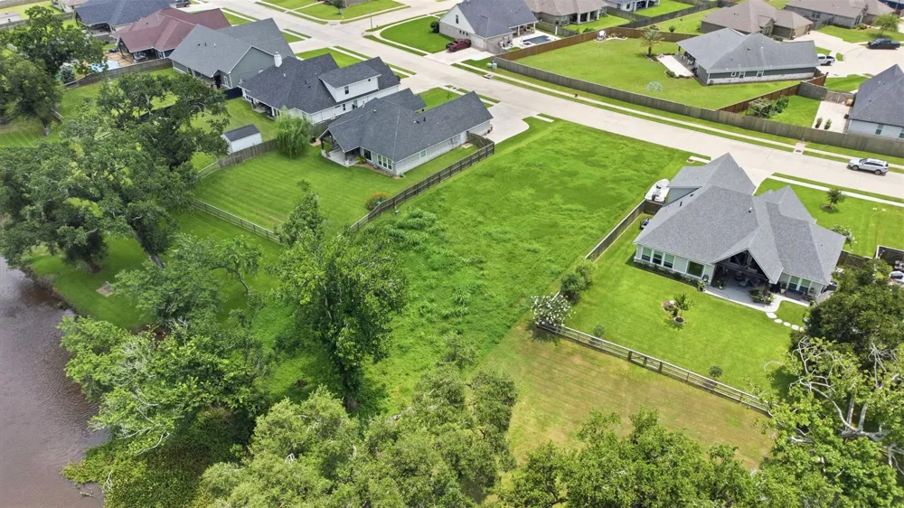 208 Creekside Lane Lake Jackson, TX 77566