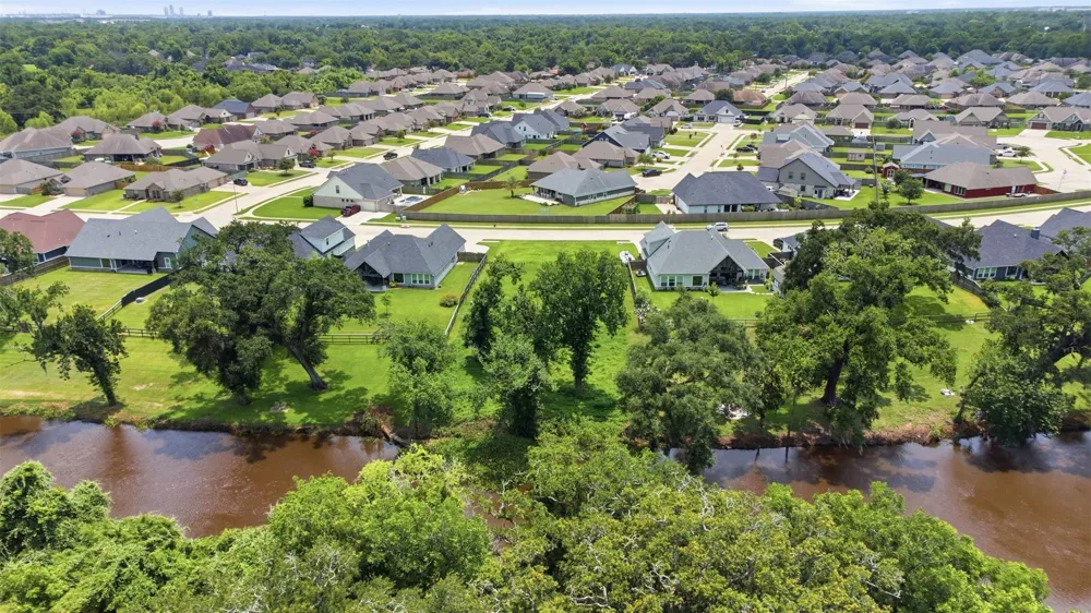 208 Creekside Lane Lake Jackson, TX 77566