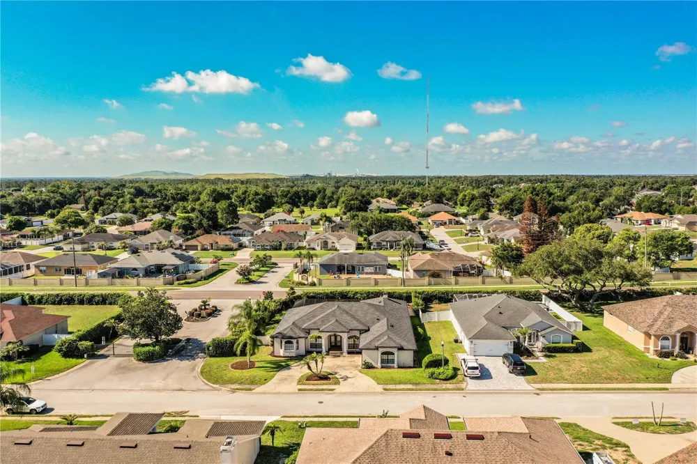 2205 CHESTERFIELD CIRCLE Lakeland, FL 33813