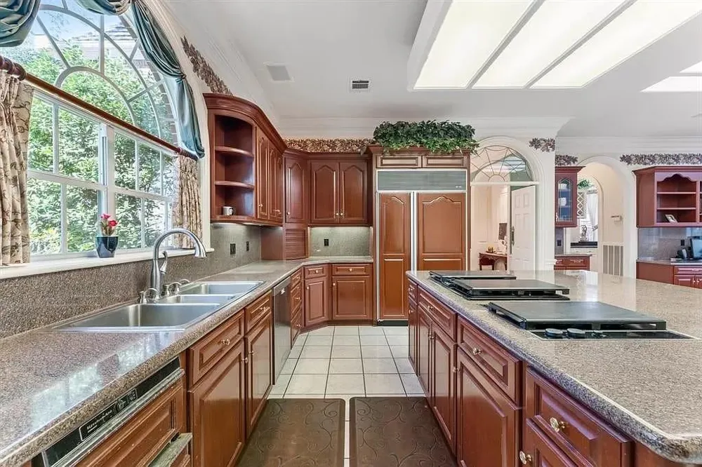 2907 Cedar Woods Place Houston, TX 77068