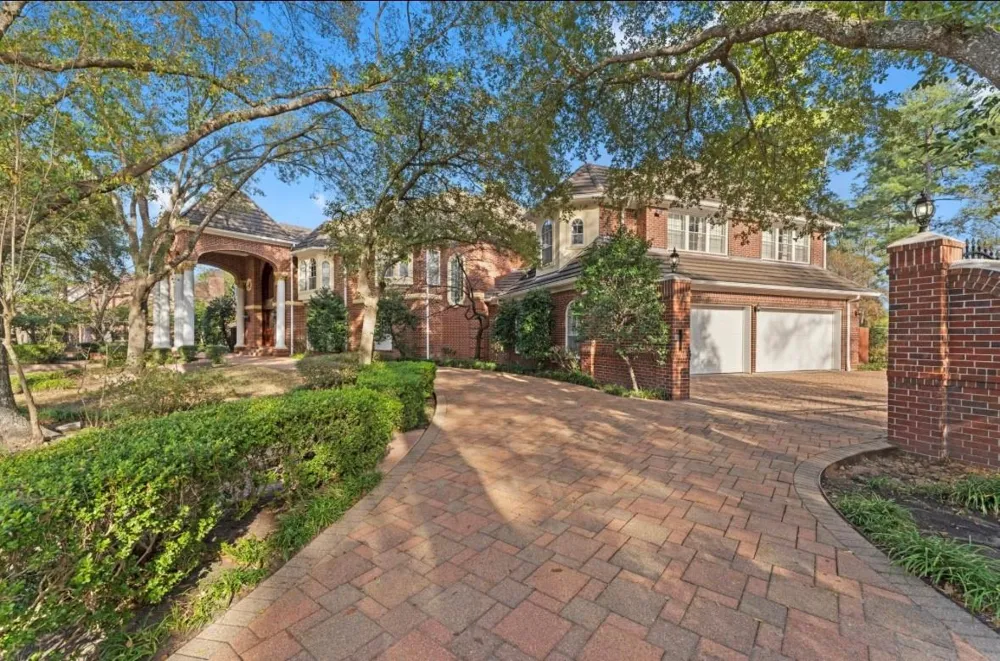 2907 Cedar Woods Place Houston, TX 77068