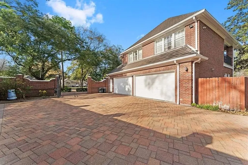 2907 Cedar Woods Place Houston, TX 77068