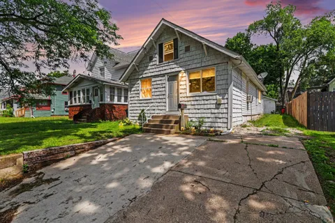 31 E Kingman Avenue E