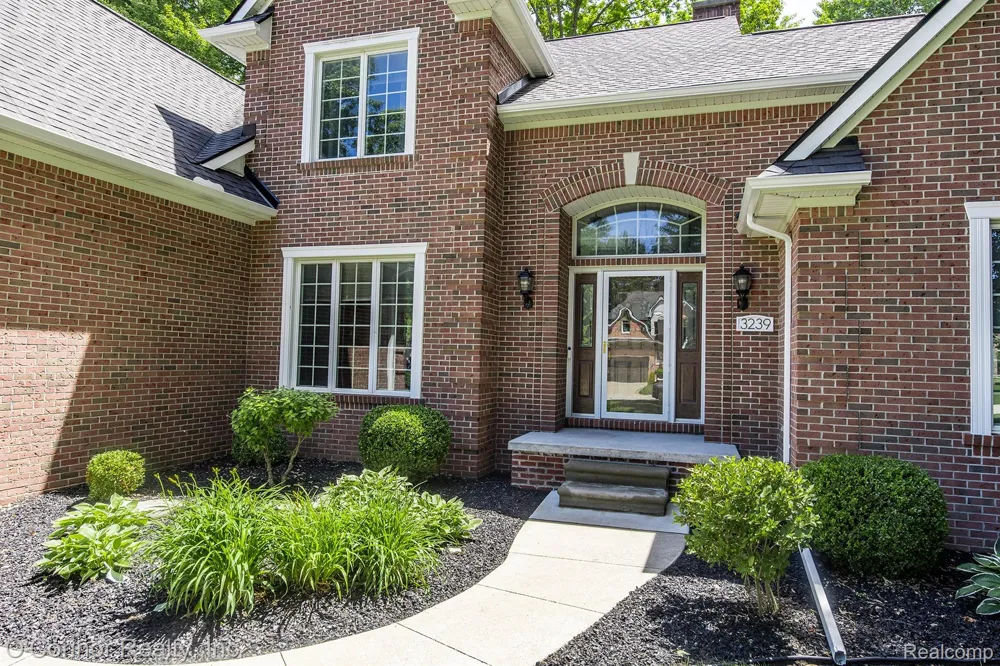 3239 Turnberry Port Huron Charter Township, MI 48060