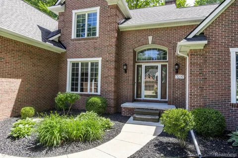3239 Turnberry