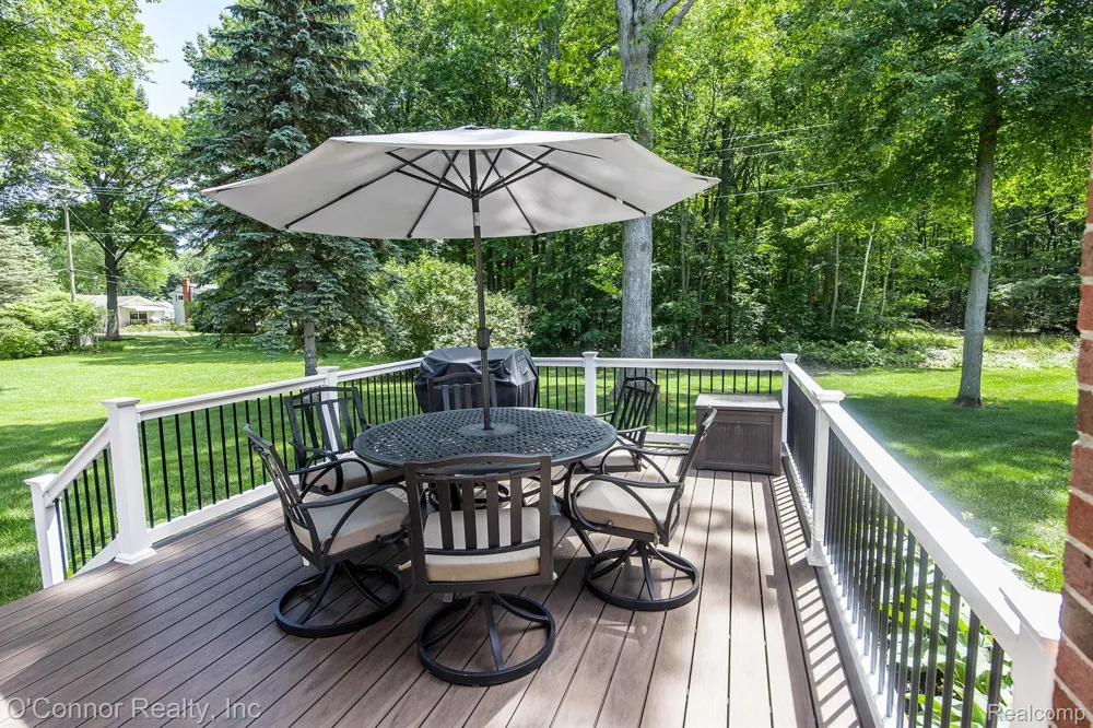3239 Turnberry Port Huron Charter Township, MI 48060