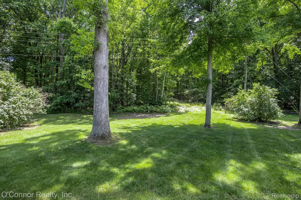 3239 Turnberry Port Huron Charter Township, MI 48060
