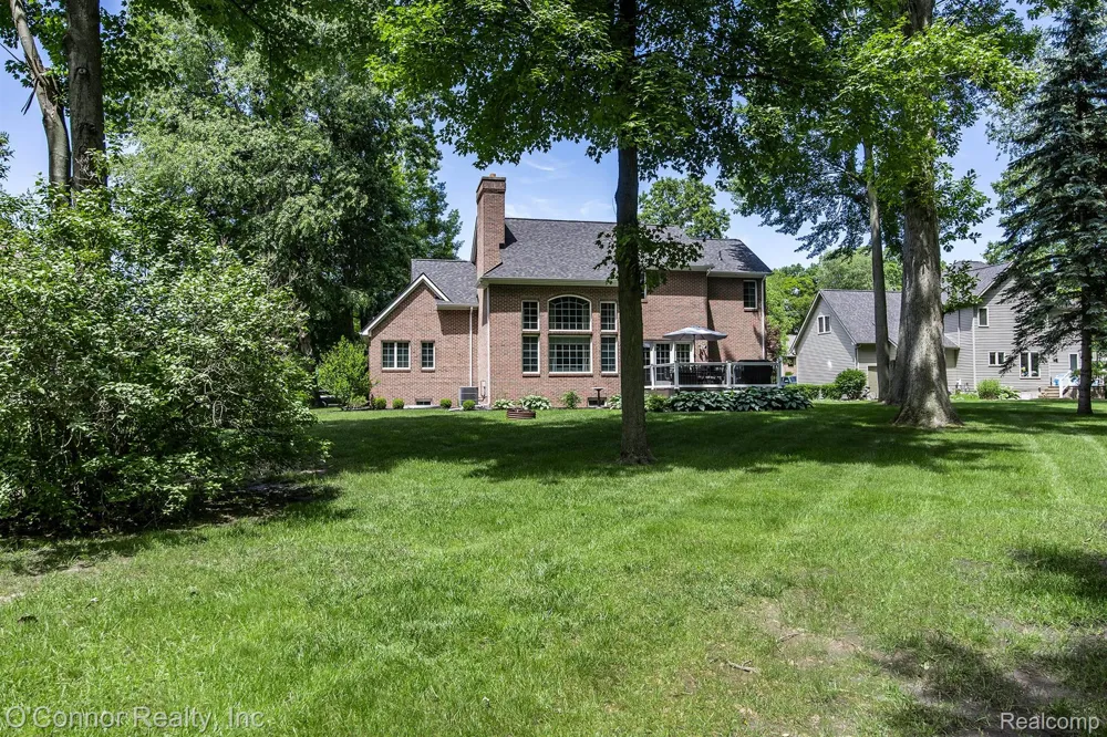 3239 Turnberry Port Huron Charter Township, MI 48060