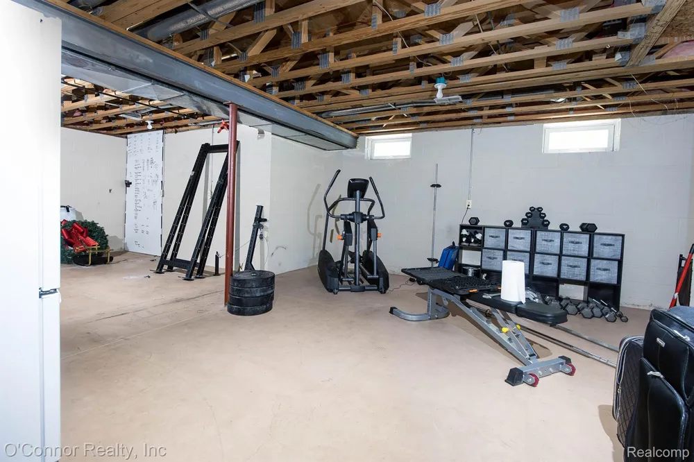 3239 Turnberry Port Huron Charter Township, MI 48060