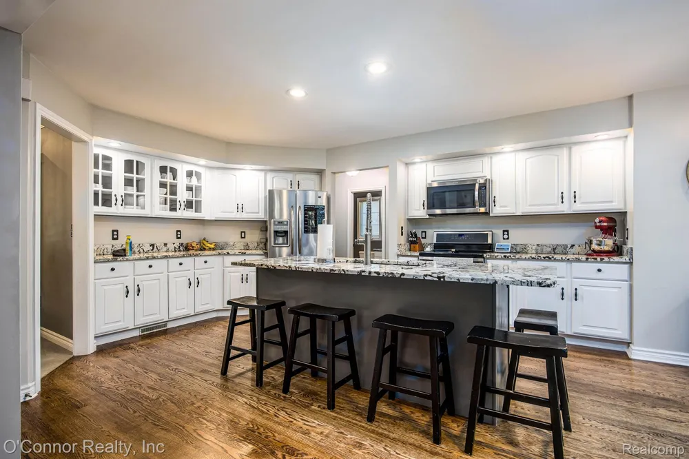 3239 Turnberry Port Huron Charter Township, MI 48060