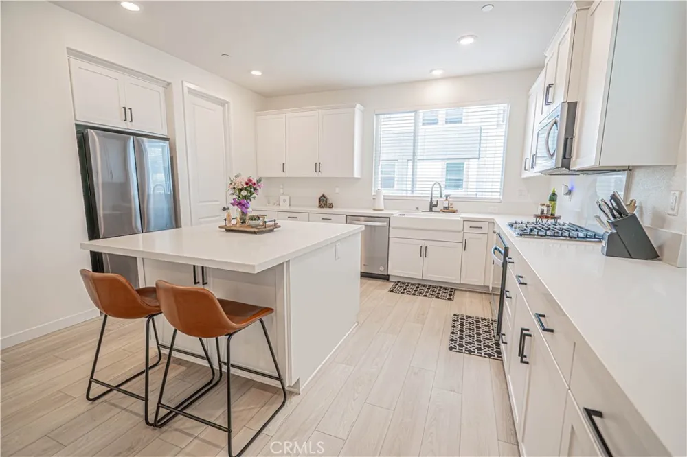 27154 Valley Oak Place Valencia, CA 91381