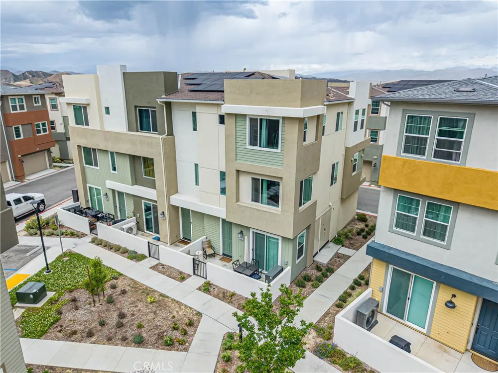 27154 Valley Oak Place Valencia, CA 91381