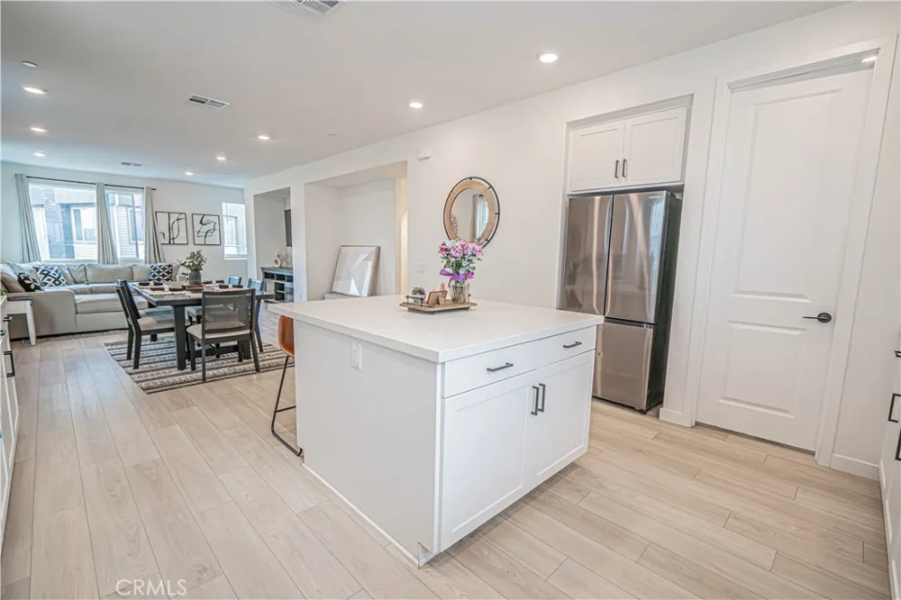 27154 Valley Oak Place Valencia, CA 91381