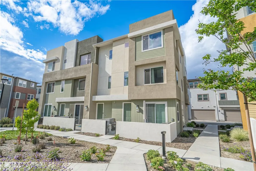 27154 Valley Oak Place Valencia, CA 91381