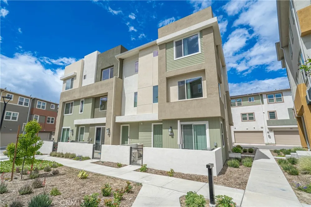 27154 Valley Oak Place Valencia, CA 91381