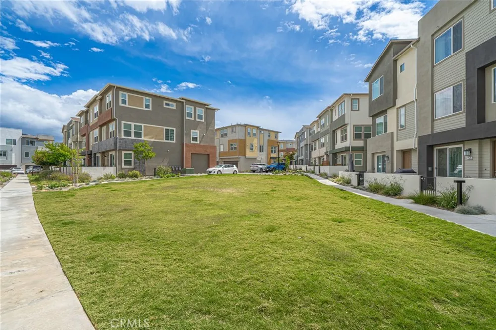 27154 Valley Oak Place Valencia, CA 91381