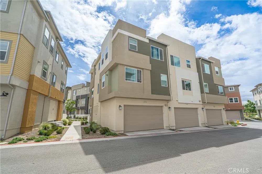 27154 Valley Oak Place Valencia, CA 91381