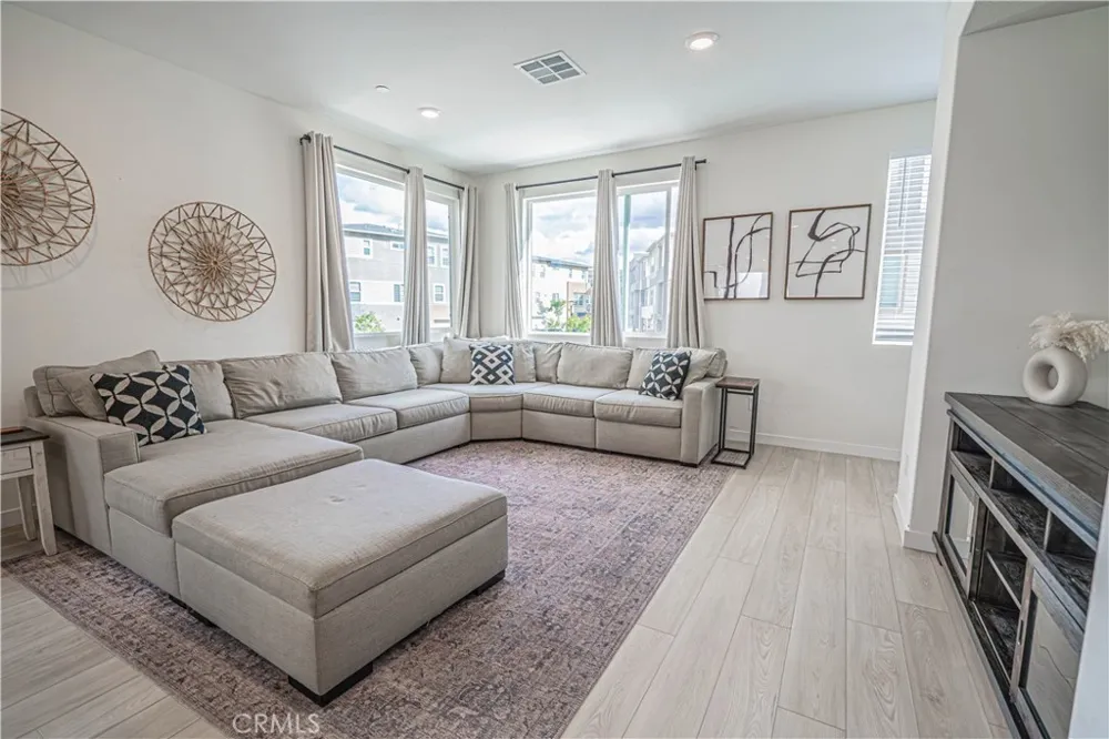 27154 Valley Oak Place Valencia, CA 91381
