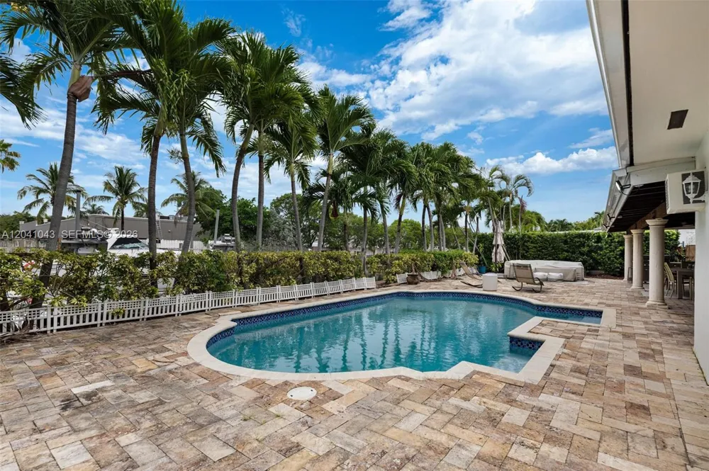 3220 NE 164th St North Miami Beach, FL 33160