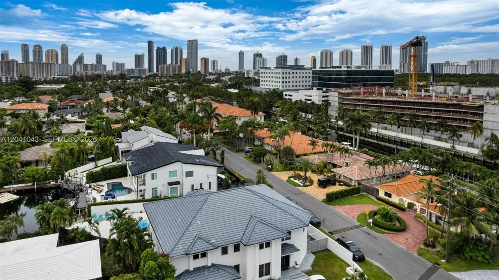 3220 NE 164th St North Miami Beach, FL 33160