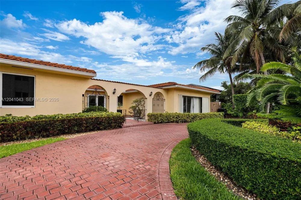 3220 NE 164th St North Miami Beach, FL 33160