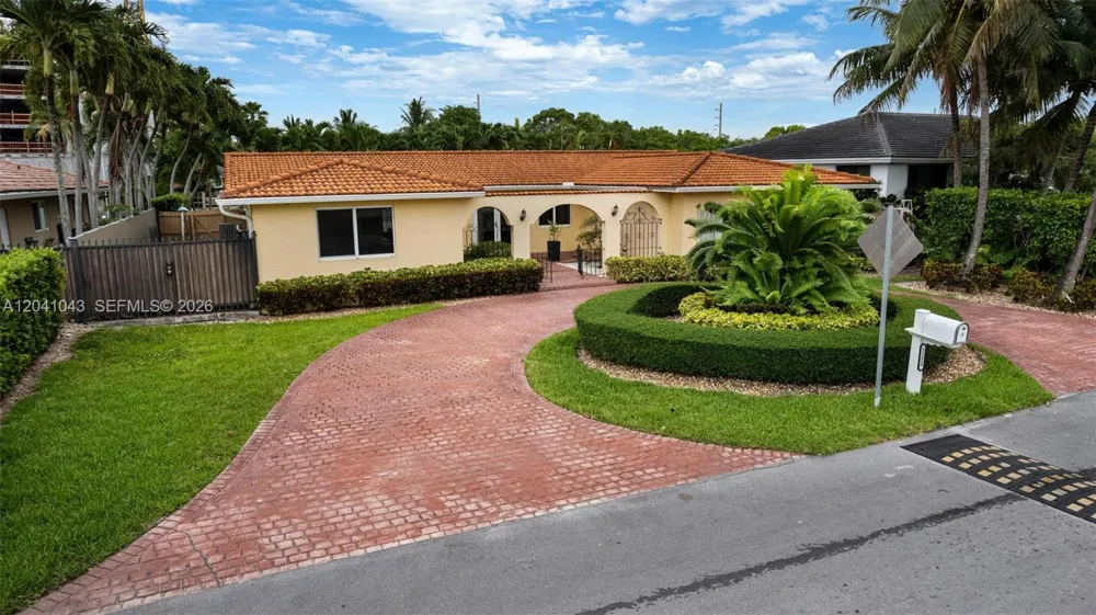 3220 NE 164th St North Miami Beach, FL 33160