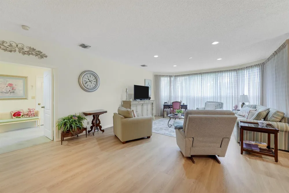 110 Legendary Circle Palm Beach Gardens, FL 33418