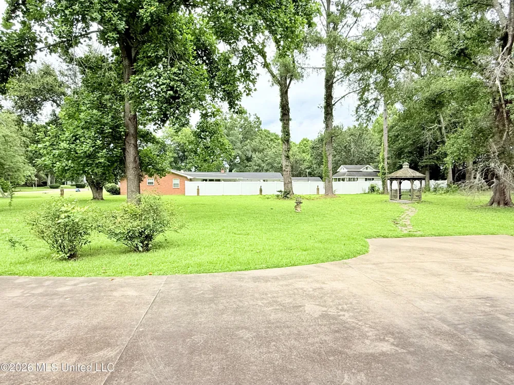 123 Devalda Drive Duck Hill, MS 38925