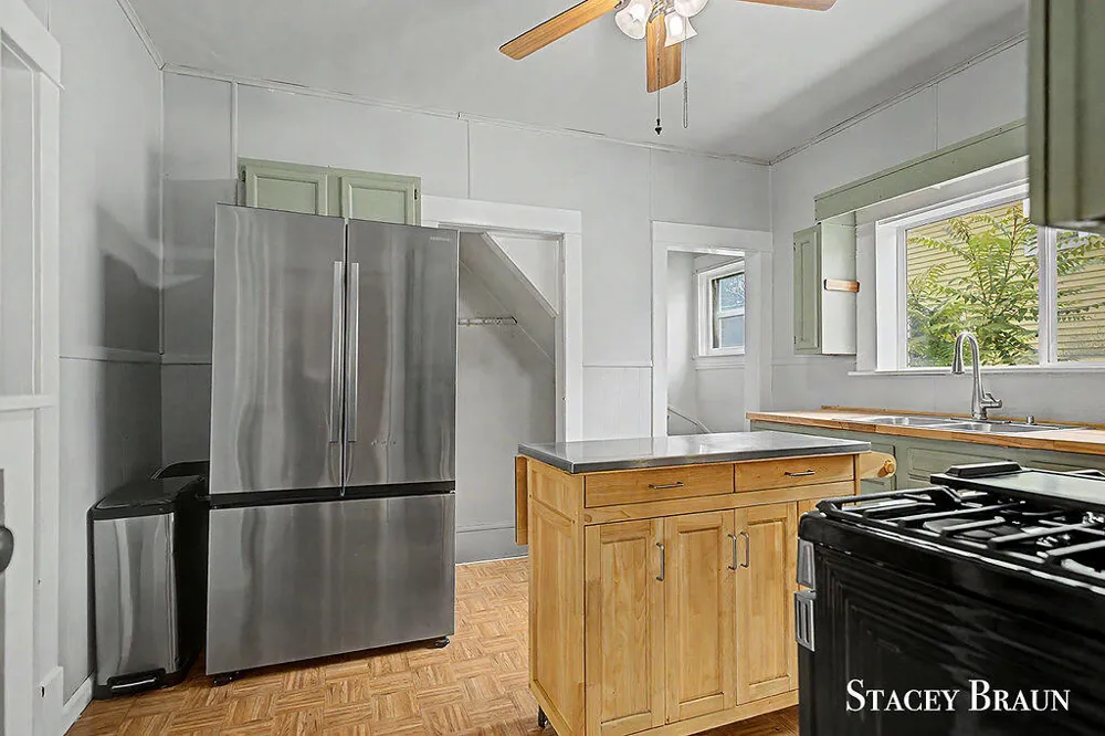 1009 Courtney Street NW Grand Rapids, MI 49504