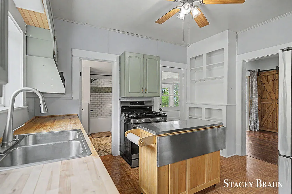 1009 Courtney Street NW Grand Rapids, MI 49504