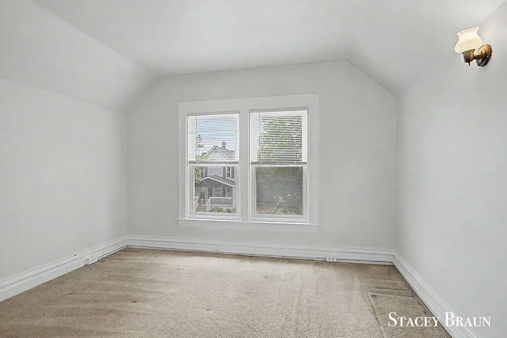 1009 Courtney Street NW Grand Rapids, MI 49504