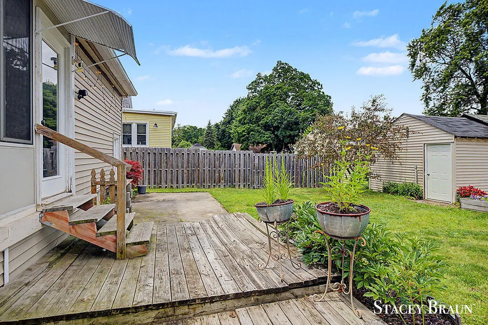 1009 Courtney Street NW Grand Rapids, MI 49504