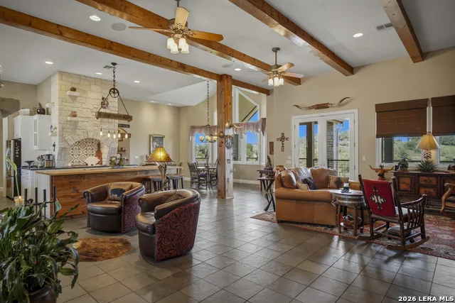 165 Settlers Comfort, TX 78013
