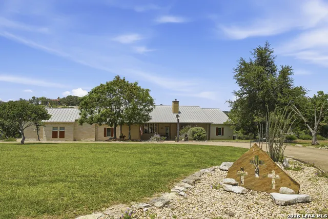 165 Settlers Comfort, TX 78013