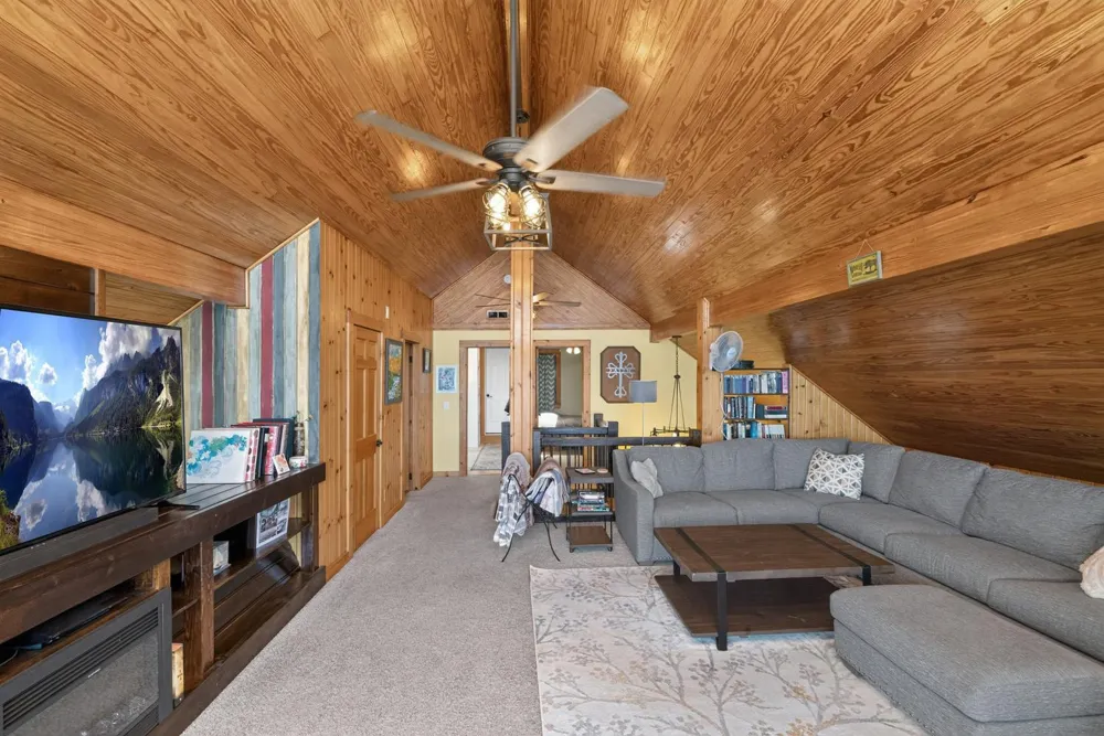 68388 Dailey Road Edwardsburg, MI 49112