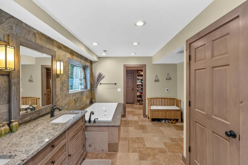 68388 Dailey Road Edwardsburg, MI 49112