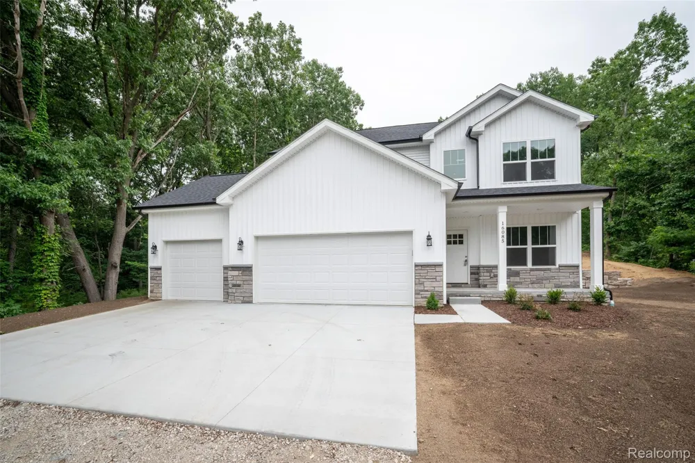 16085 Catalpa Ridge Drive Holly Township, MI 48442