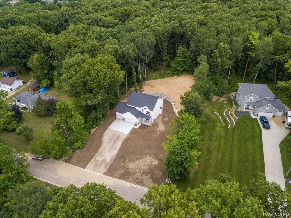 16085 Catalpa Ridge Drive Holly Township, MI 48442