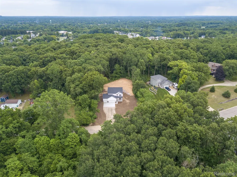 16085 Catalpa Ridge Drive Holly Township, MI 48442