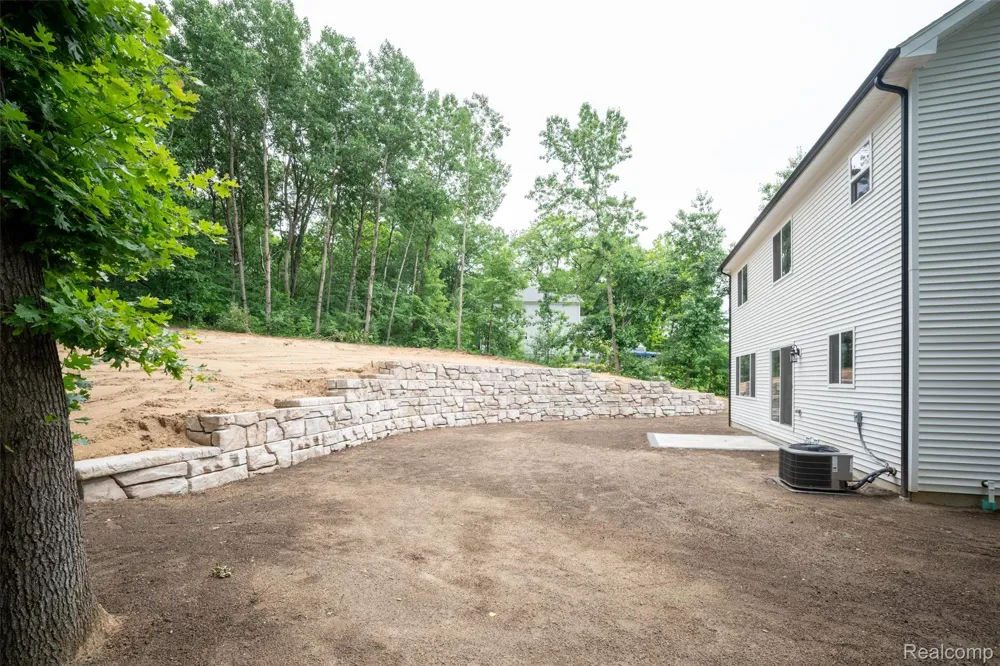 16085 Catalpa Ridge Drive Holly Township, MI 48442