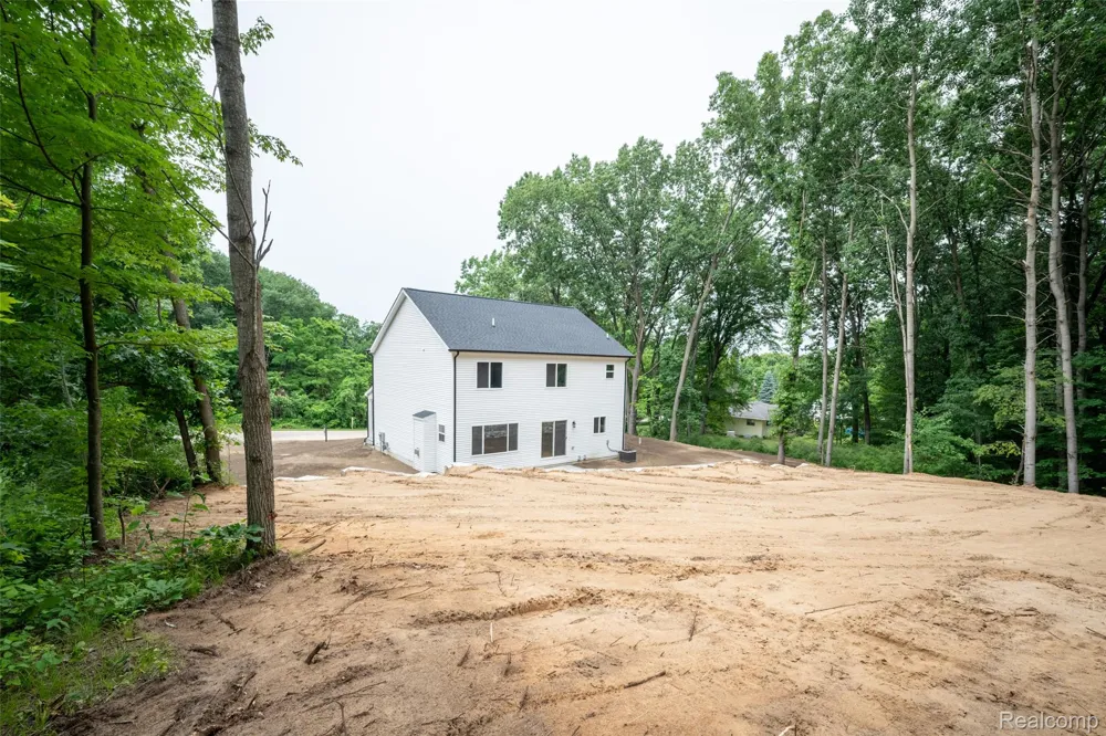 16085 Catalpa Ridge Drive Holly Township, MI 48442