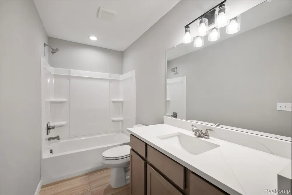 16085 Catalpa Ridge Drive Holly Township, MI 48442
