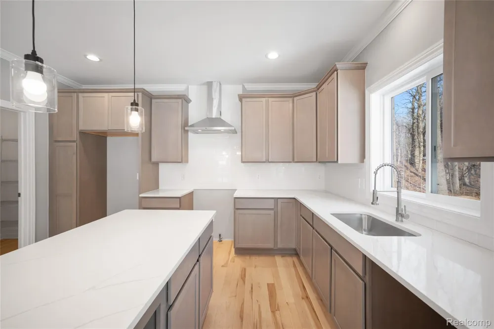 16085 Catalpa Ridge Drive Holly Township, MI 48442