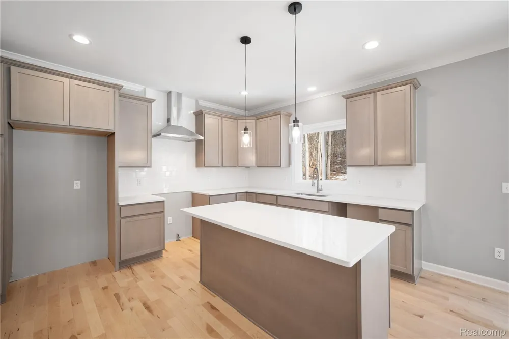 16085 Catalpa Ridge Drive Holly Township, MI 48442