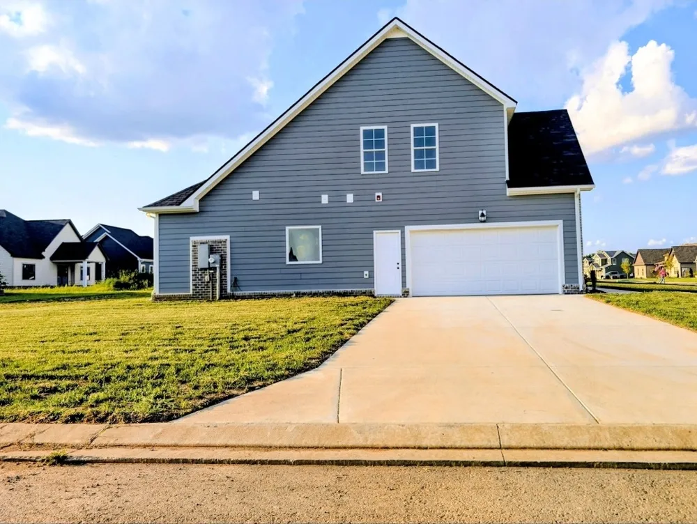3304 Stonehorn Dr Bell Buckle, TN 37020