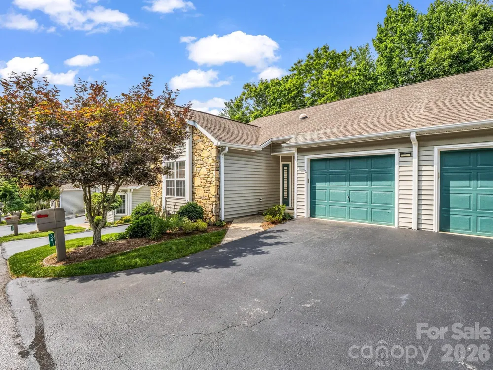 341 Laurel Park Place Hendersonville, NC 28791